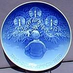 A blue and white plate with a child looking at a tree

Description automatically generated